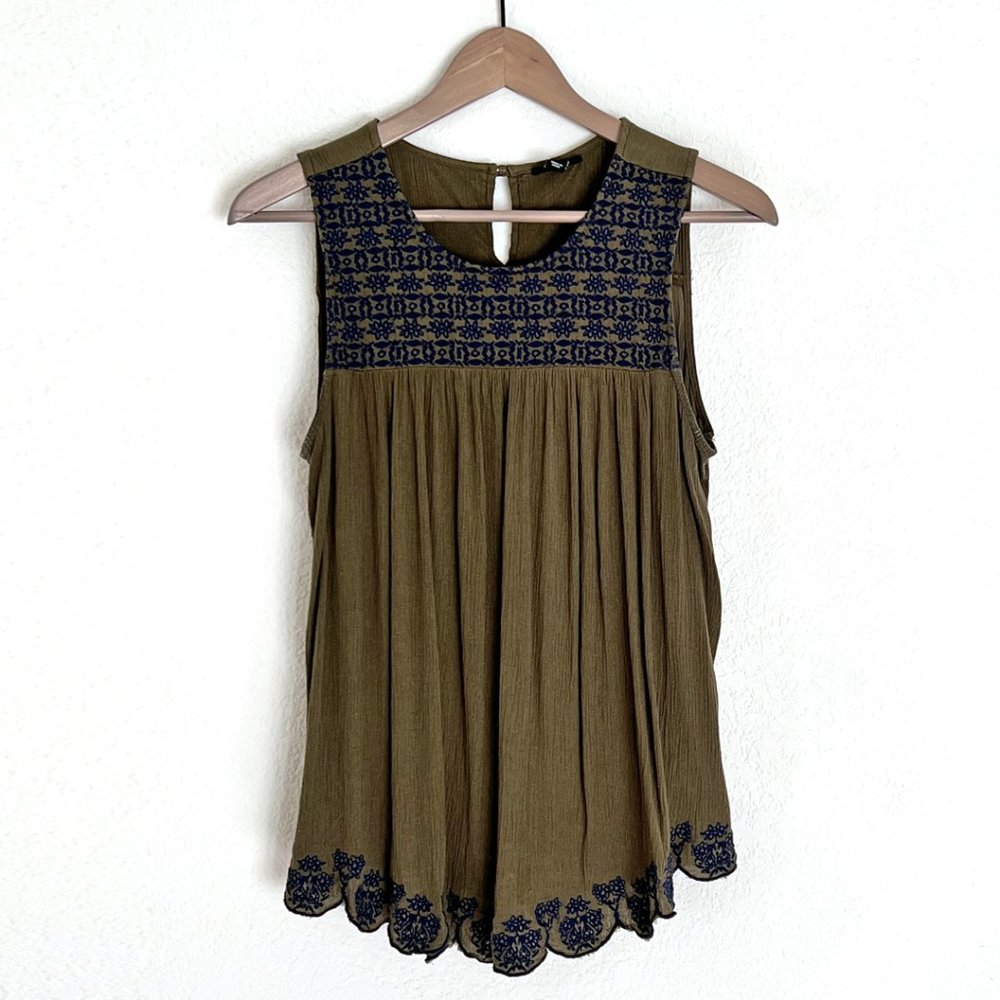 a.n.a. Embroidered Green with Blue Babydoll/Swing Tank Top, Size Medium
